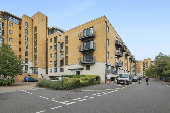 Flat to rent in Thistley Court, Glaisher Street, London