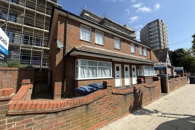 Boyd Avenue, Southall photo 3