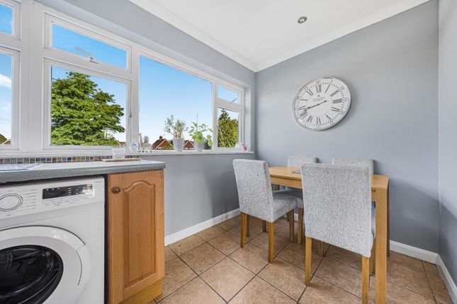 77 High Street, Shepperton, Surrey photo 4