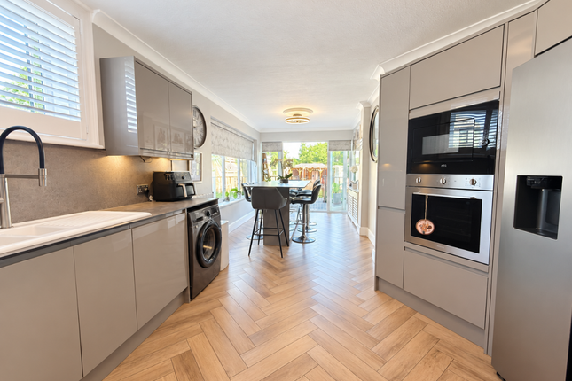 7 Hartsdown Road, Margate photo 3