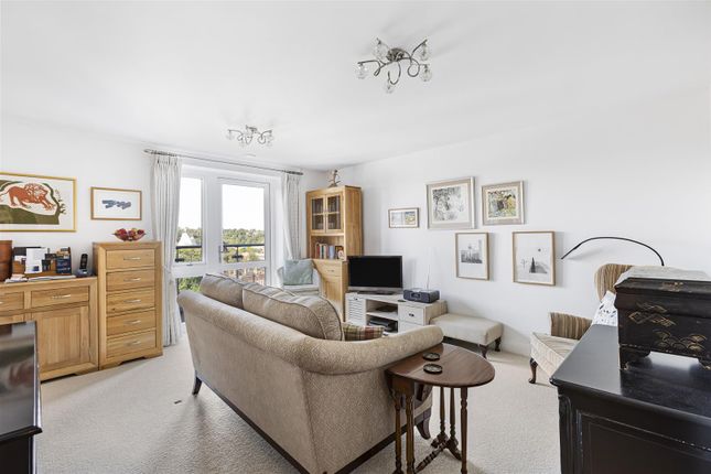 Flat for sale in Pegs Lane, Hertford