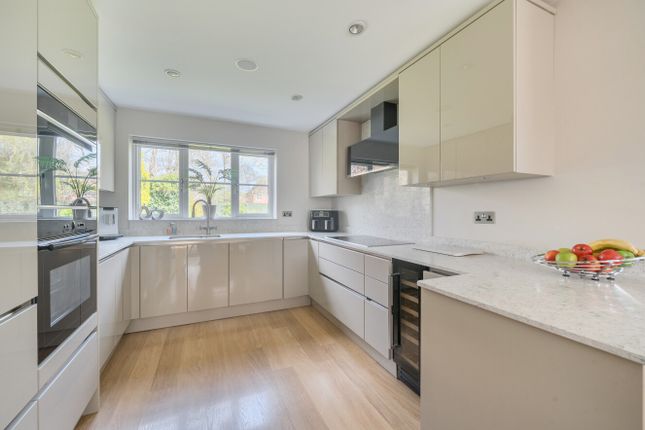 35, Woodcock Court, Reading photo 3