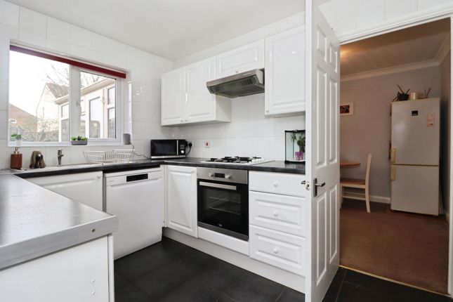 16, Parnall Crescent, Bristol photo 3