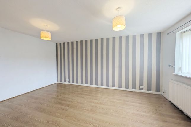 4 Robin Close, Runcorn photo 3