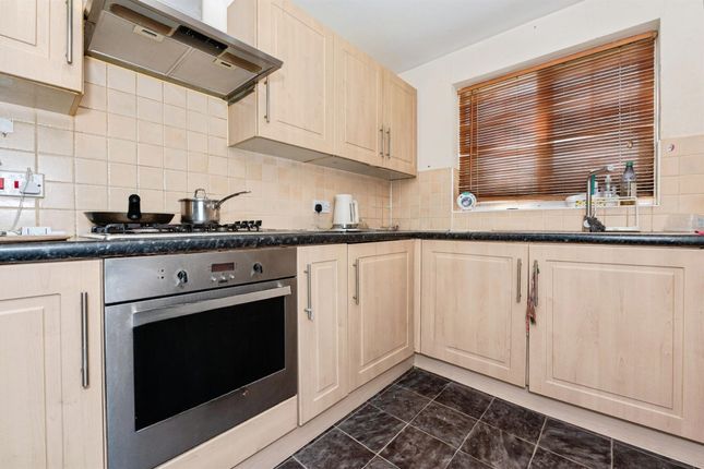 199, Caspian Way, Purfleet-On-Thames photo 4