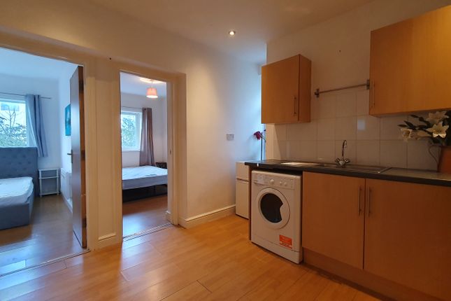 Flat 1, 33 Broadway, Pontypridd photo 4