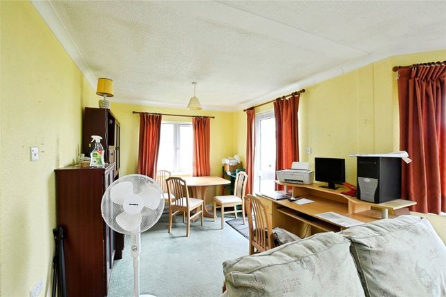 11 Poplar Walk,, Broadway Park, Petersfield photo 4