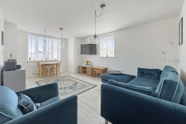 Flat Flat 3, 18, Red Kite Way, Goring photo 2