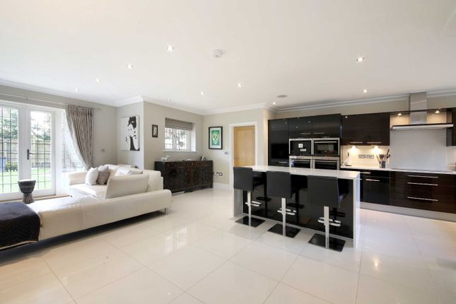 7, The Spinney, Buckinghamshire photo 2
