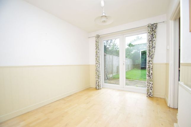 Poplars Close, Watford photo 4