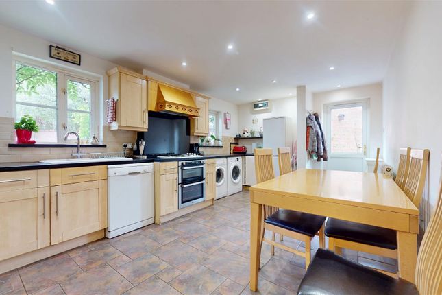 20, Bremen Grove, Milton Keynes photo 3
