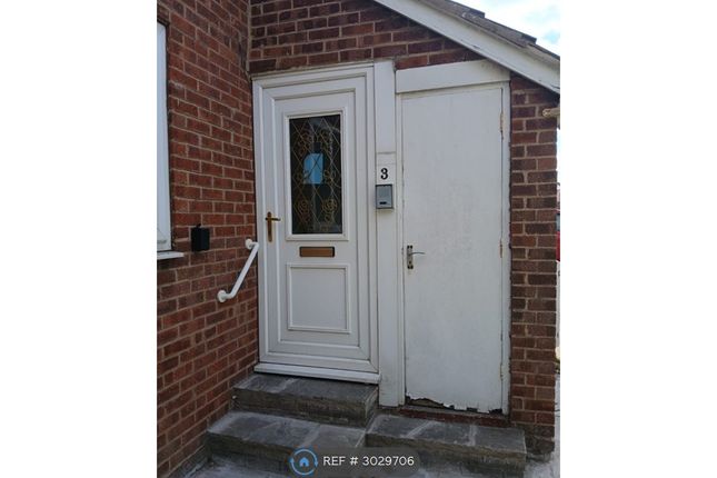 Longfellow Grove, Wakefield photo 2