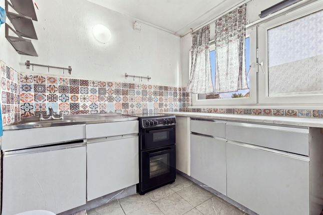 3 Coopersale Close, Woodford Green photo 4