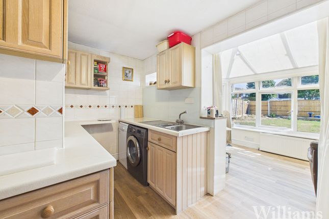 3 Pemberton Close, Aylesbury photo 4