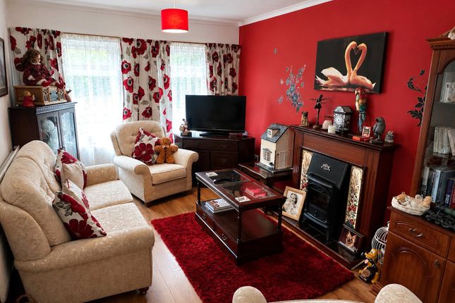 42, Middle Leaford, West Midlands photo 2