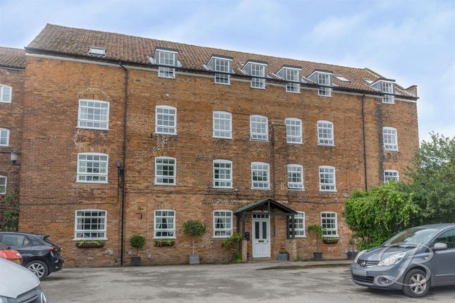 Thumbnail Flat for sale in Maythorne, Southwell