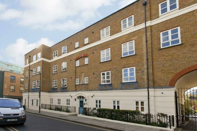 Thumbnail Flat to rent in St. Matthew's Row, London