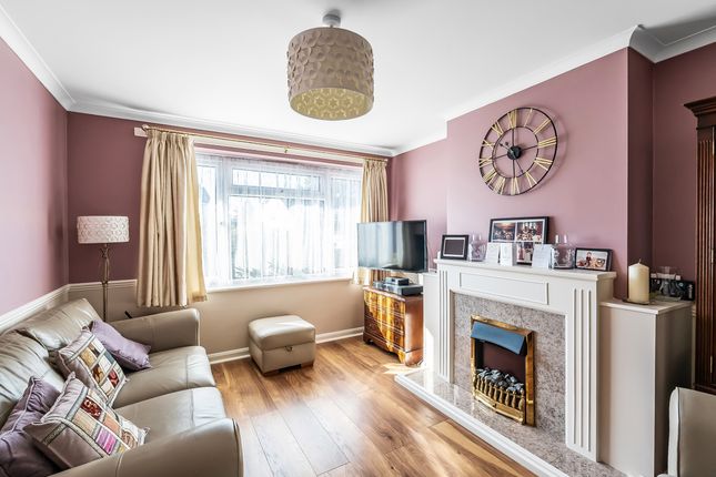 32 Manor House Gardens, Edenbridge photo 3