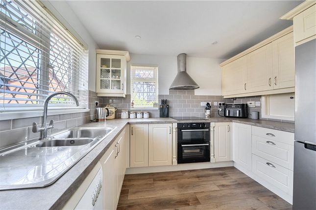 62, Benedict Close, Hampshire photo 3