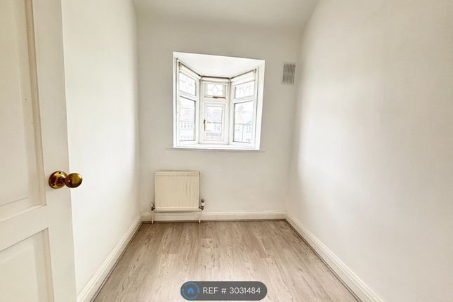 Marlow Drive, Cheam, Sutton photo 5