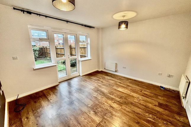 39, Carnation Way, Nuneaton photo 2
