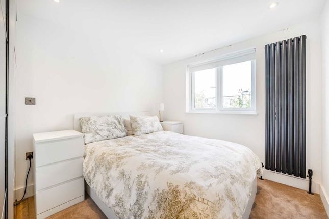 Flat 3, 3, Winchester Street, Acton photo 4