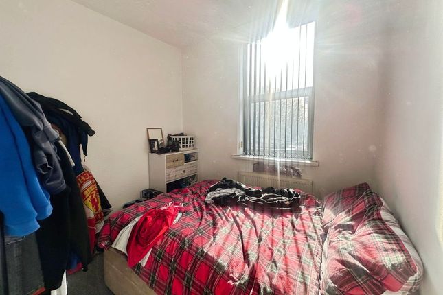 Flat 144B, Brierley Street, Bury photo 4
