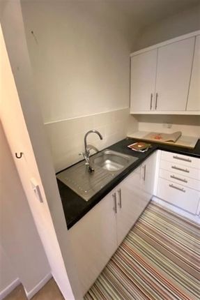 Flat to rent in Homepalms House, Brunswick Square, Torquay, Devon