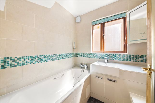 10, Hawthorne Crescent, West Drayton photo 4