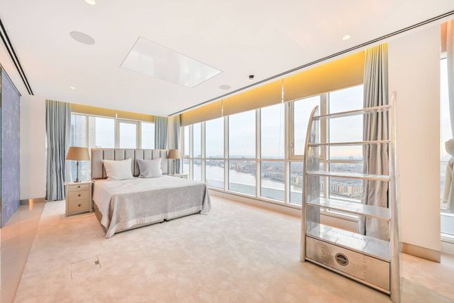 Flat to rent in Berkeley Tower, Canary Wharf, London