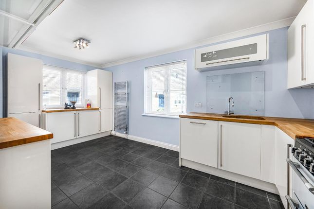 4, Hazel Close, Dunmow photo 2