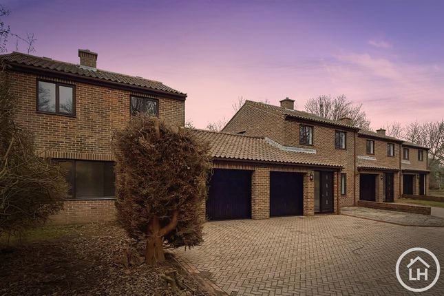 2, Beaumont Davey Close, Faversham photo 2