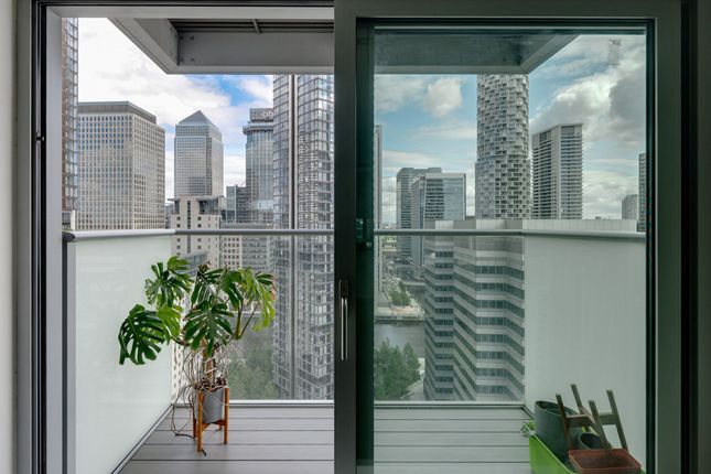 Flat 2405, 3 Pan Peninsula Square, London photo 2