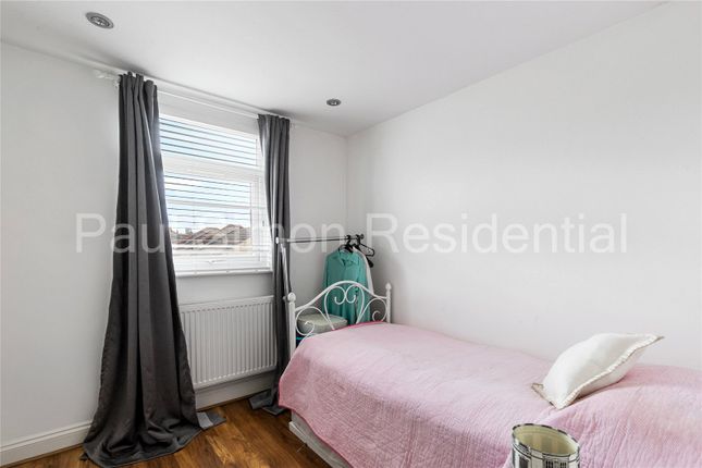 Terraced house for sale in Roslyn Road, London