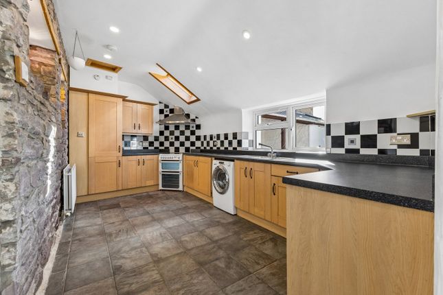 20, Bridgend, Stirlingshire photo 4
