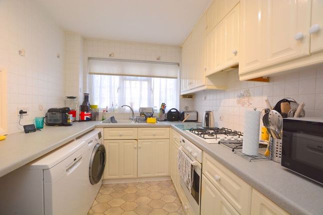 Flat for sale in Westfield Park, Hatch End, Pinner