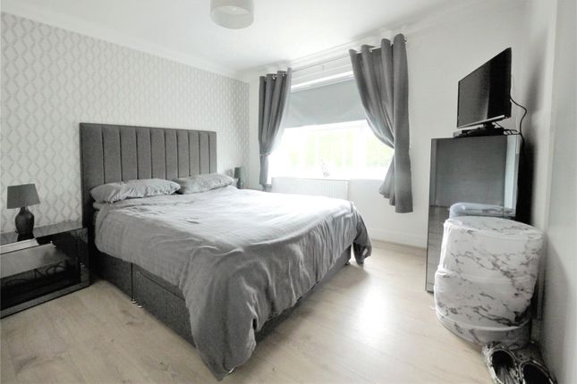 Flat for sale in Walter Mead Close, Ongar, Essex