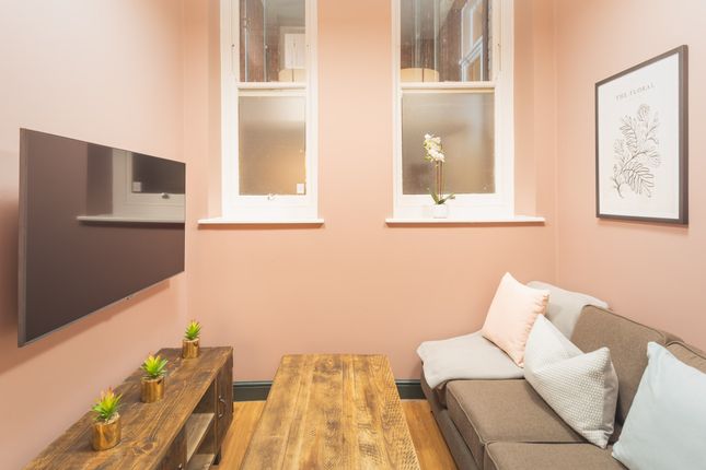 4-bed flat on Flat V Bishop Blackall School, Flat V Bishop Blackall School, Exeter, £931/mo