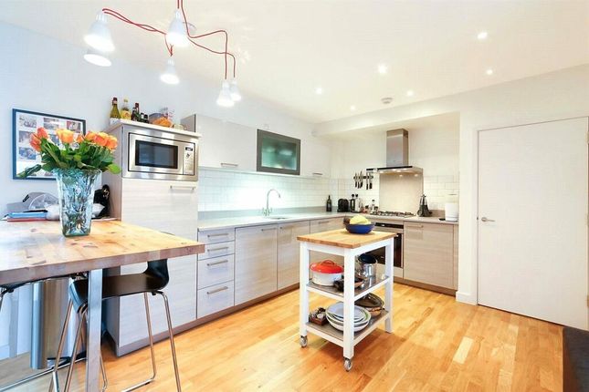 12, St. Peters Court, London photo 2