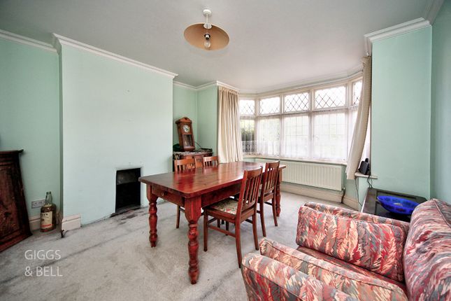 64, Marston Gardens, Luton photo 3