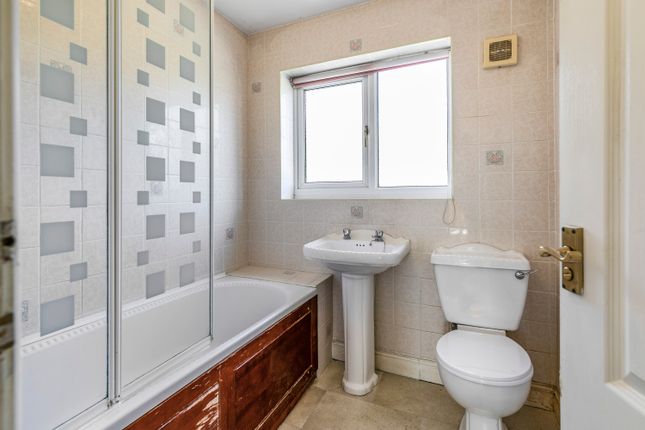 16, Salter Oak Croft, Carlton, Barnsley photo 4