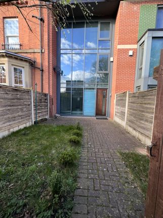 Thumbnail Town house to rent in Bury Old Road, Salford