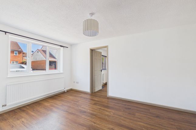 25 Church Meadow, Llantwit Major photo 2