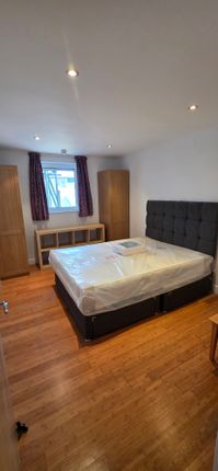 25 Wyatt Point, Erebus Drive, Woolwich photo 3
