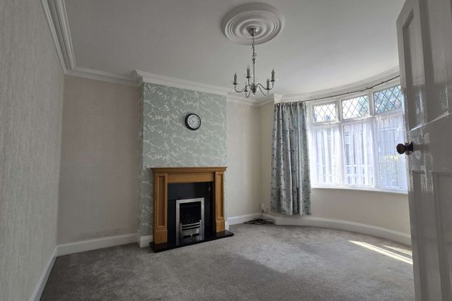 17 Whitehill Avenue, Luton photo 2
