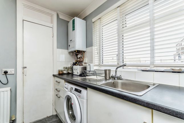 Flat for sale in Thorpe Close, Croydon, Surrey