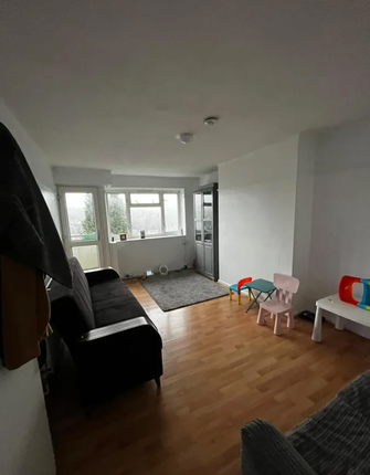 Detached house to rent in Beechwood Road, Sanderstead, South Croydon