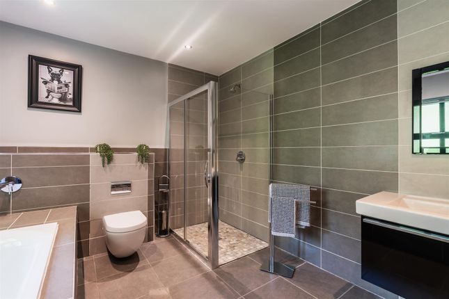 Bedroom 2 En-Suite Bathroom