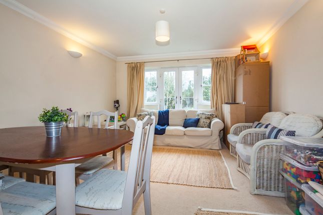 Flat to rent in Flat 3, 30 Chiltern Court, Goring On Thames