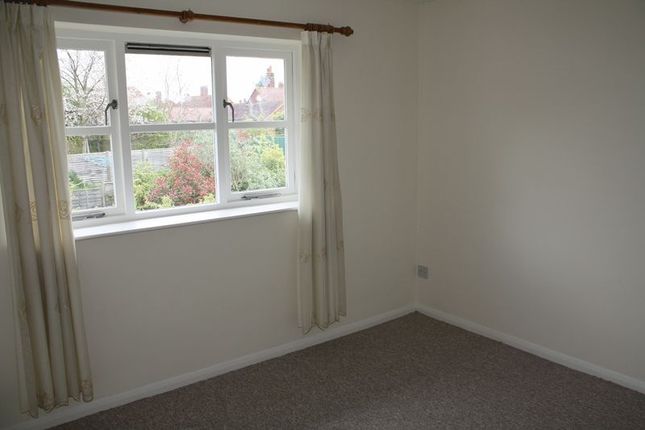 Flat to rent in Wentworth Road, Thame